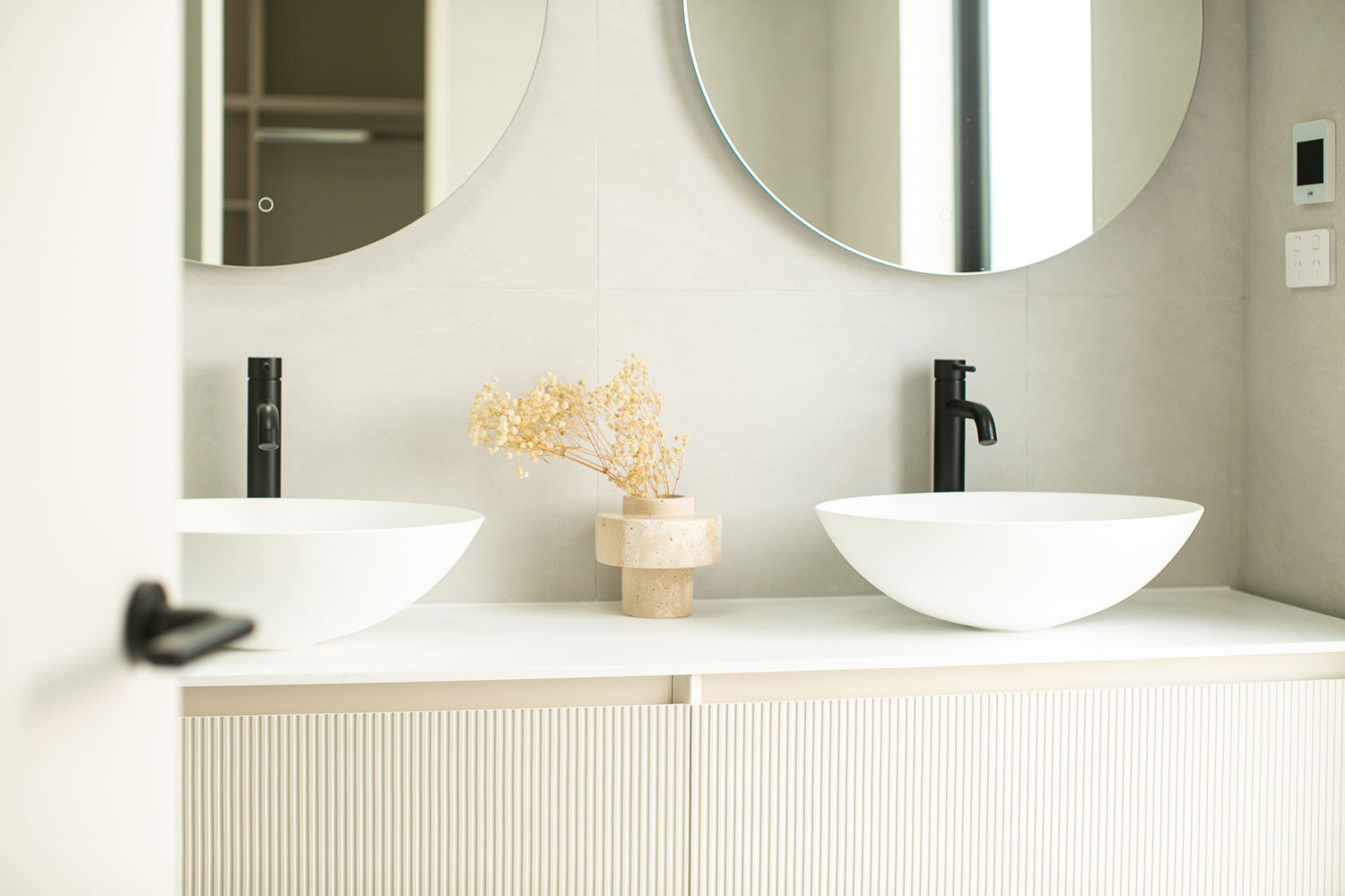 ARUVO™ AUBREY Composite Stone Countertop Basin