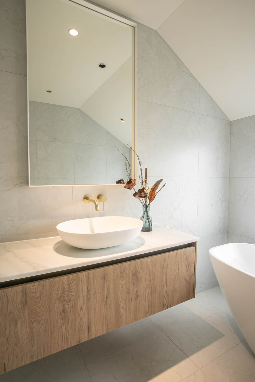 Timeless Vanilla Satin 600x600 | YQI6P750