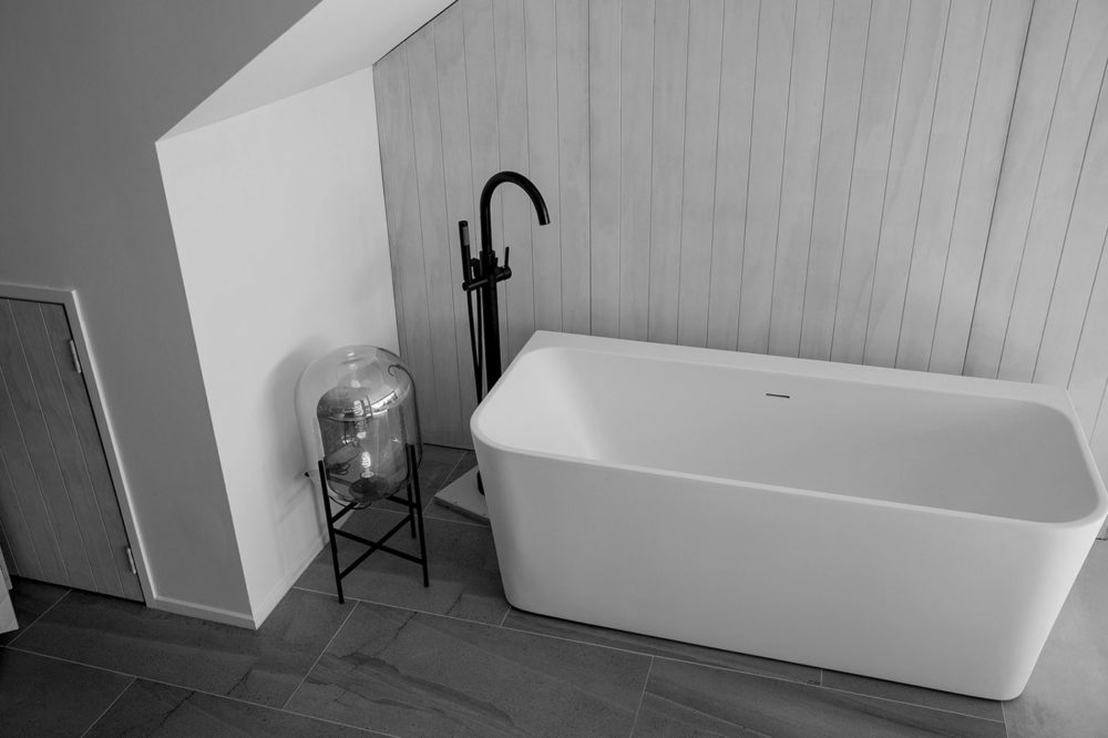 ARUVO™ CECILIA Acrylic Freestanding Bath L1620mm | Gloss White - Image 4