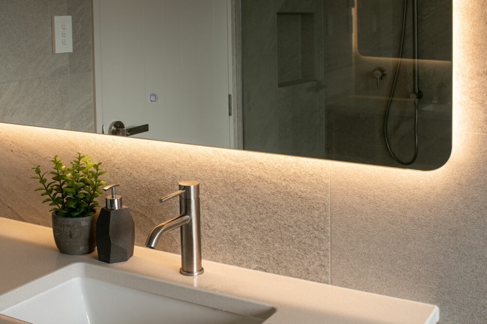 ARUVO™ AMBIANCE Frameless Backlit Rectangle Mirror w/ Led Light & Demister - Image 2