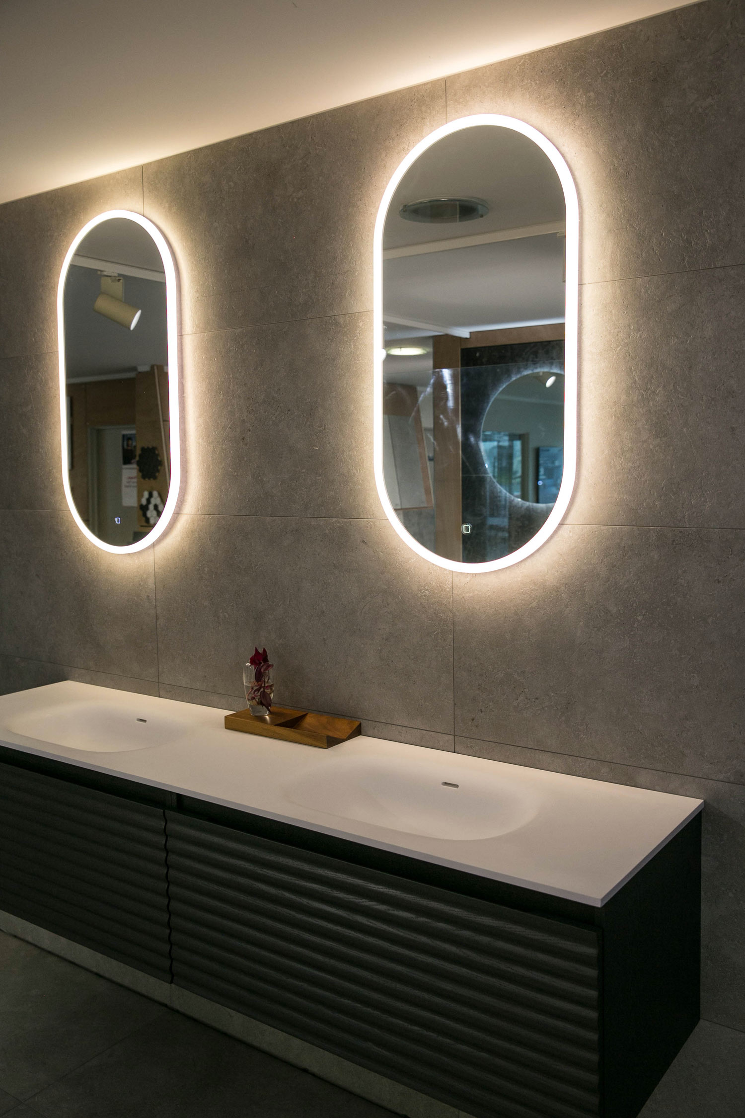 ARUVO™ BRILLANCE Acrylic Framed Oval Mirror w/ Led Light & Demister Toptile Bathrooms