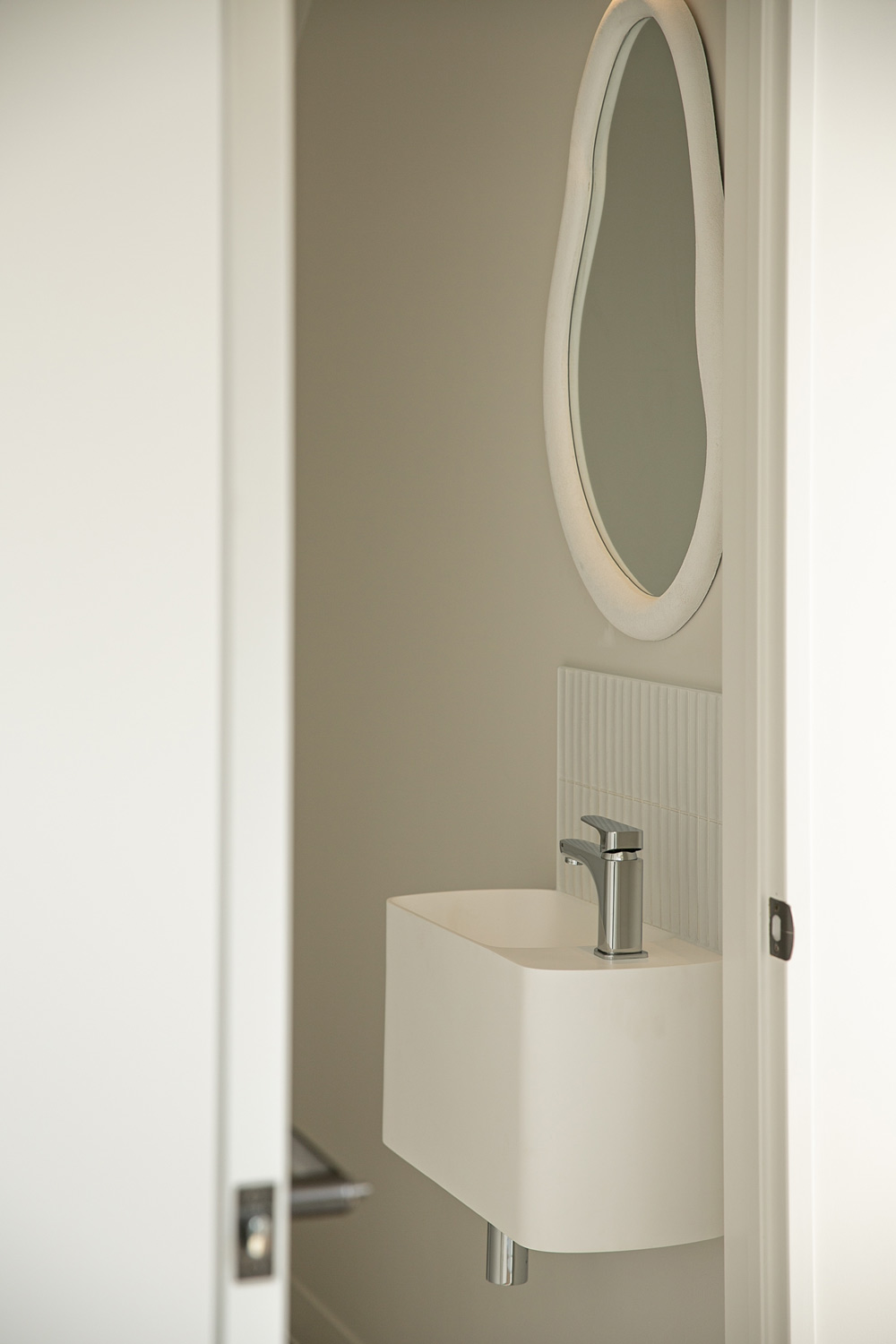 ARUVO™ ENKØ NARROW Composite Stone Wall-mounted Basin
