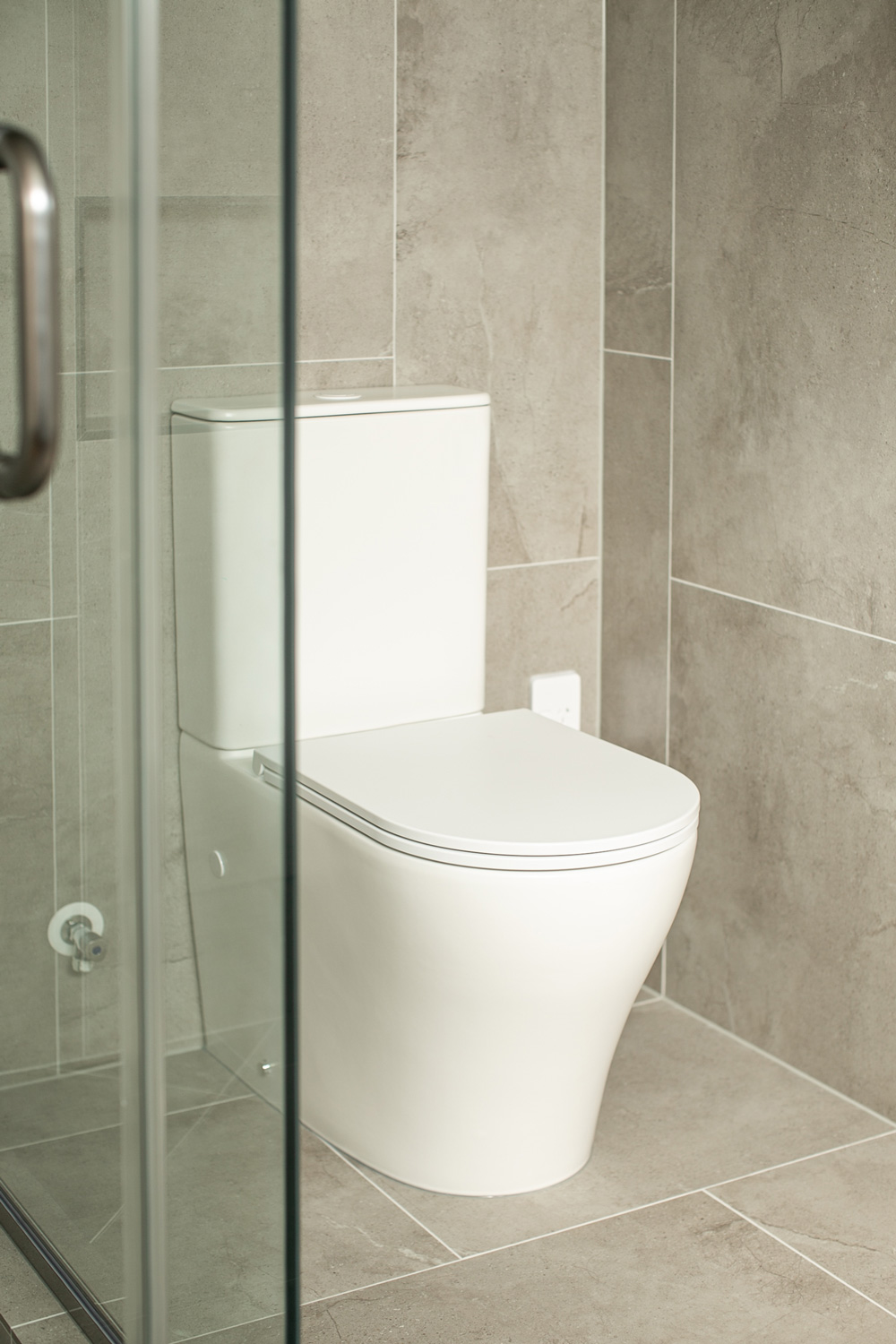 ARUVO™ VortekCLEAN® Rimfree Duron T1 BTW Toilet Suite | Matte White