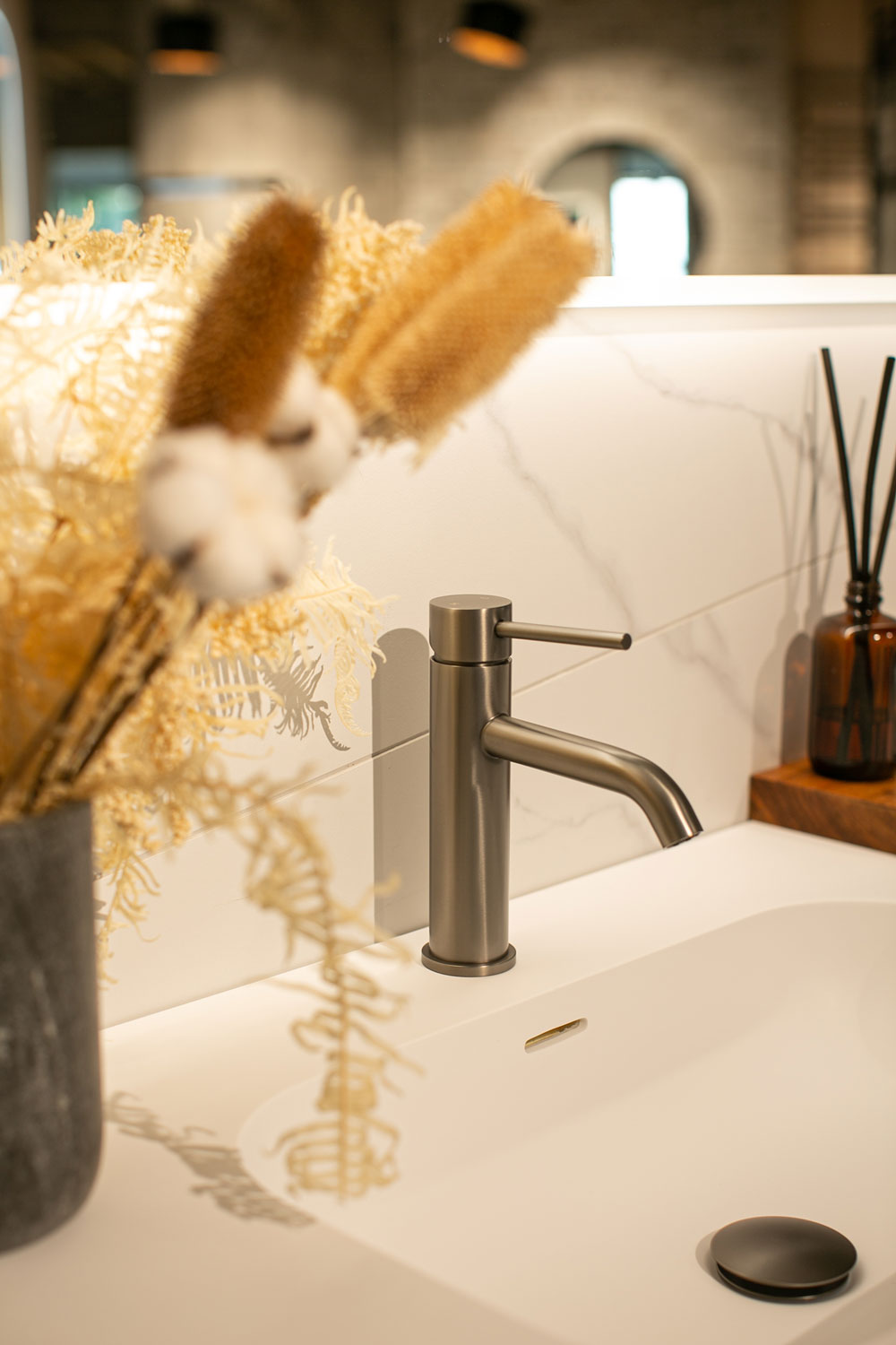 ARUVO® VENTRO Single Lever Basin Mixer | Brushed Gunmetal - Image 2