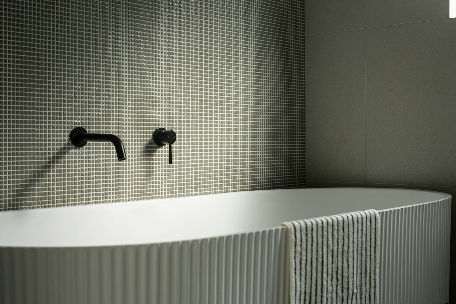 ARUVO® VENTRO Basin/Shower/Bath Mixer | Matte Black - Image 2