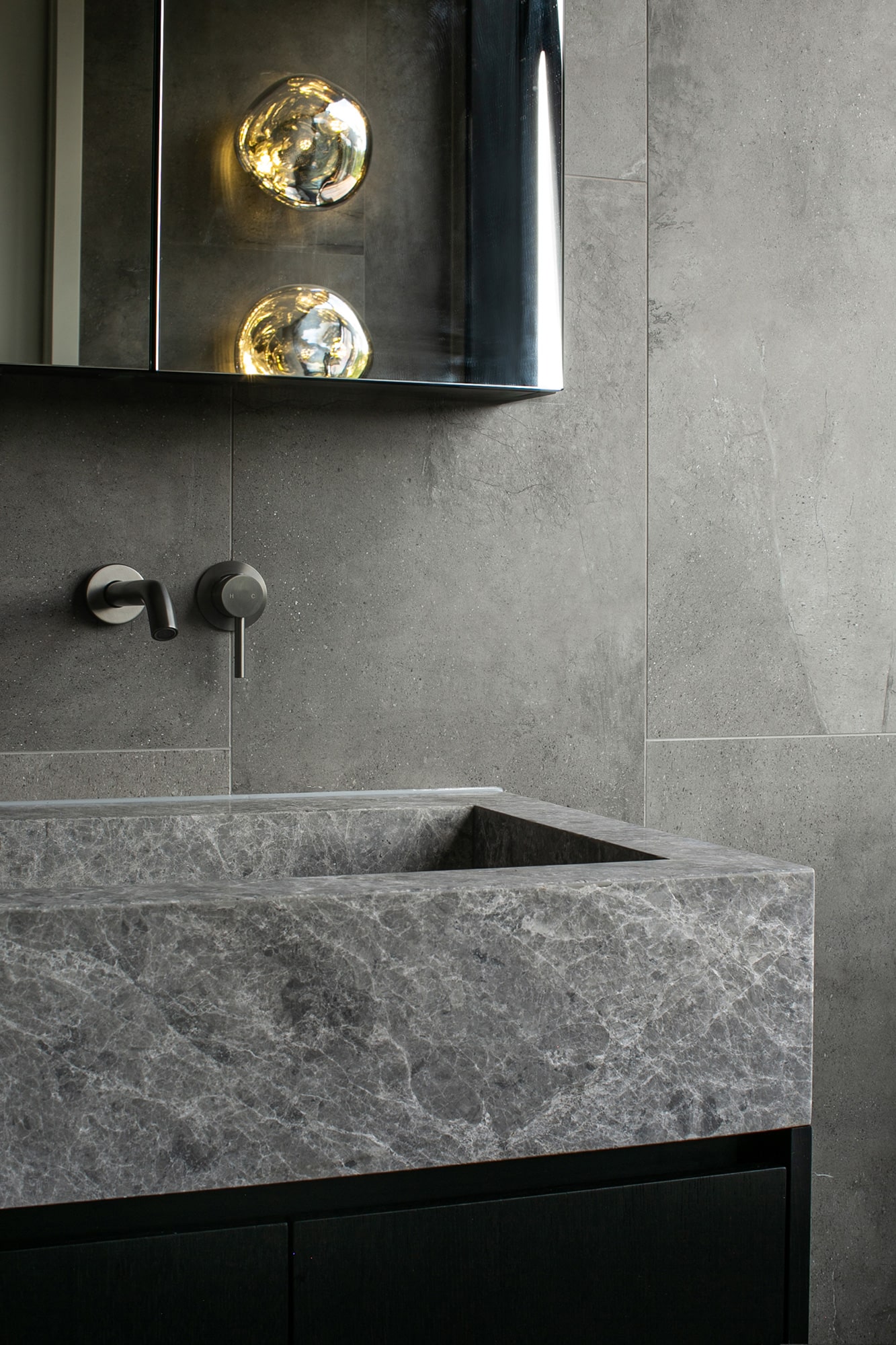 ARUVO® VENTRO Basin/Shower/Bath Mixer | Brushed Gunmetal - Image 3