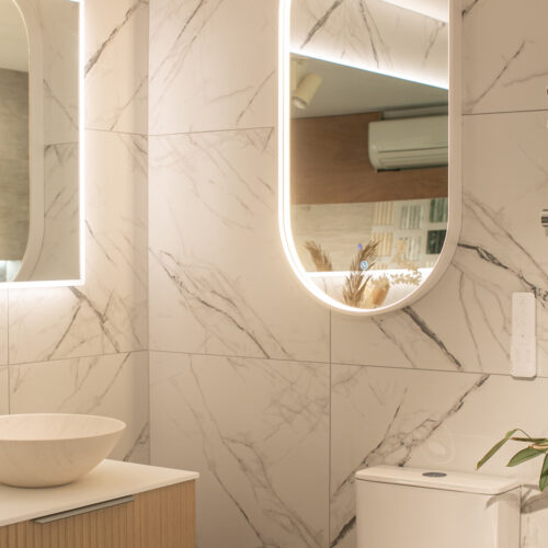 ARUVO™ HALO Framed Oval Mirror w/ LED Light & Demister | Matte White