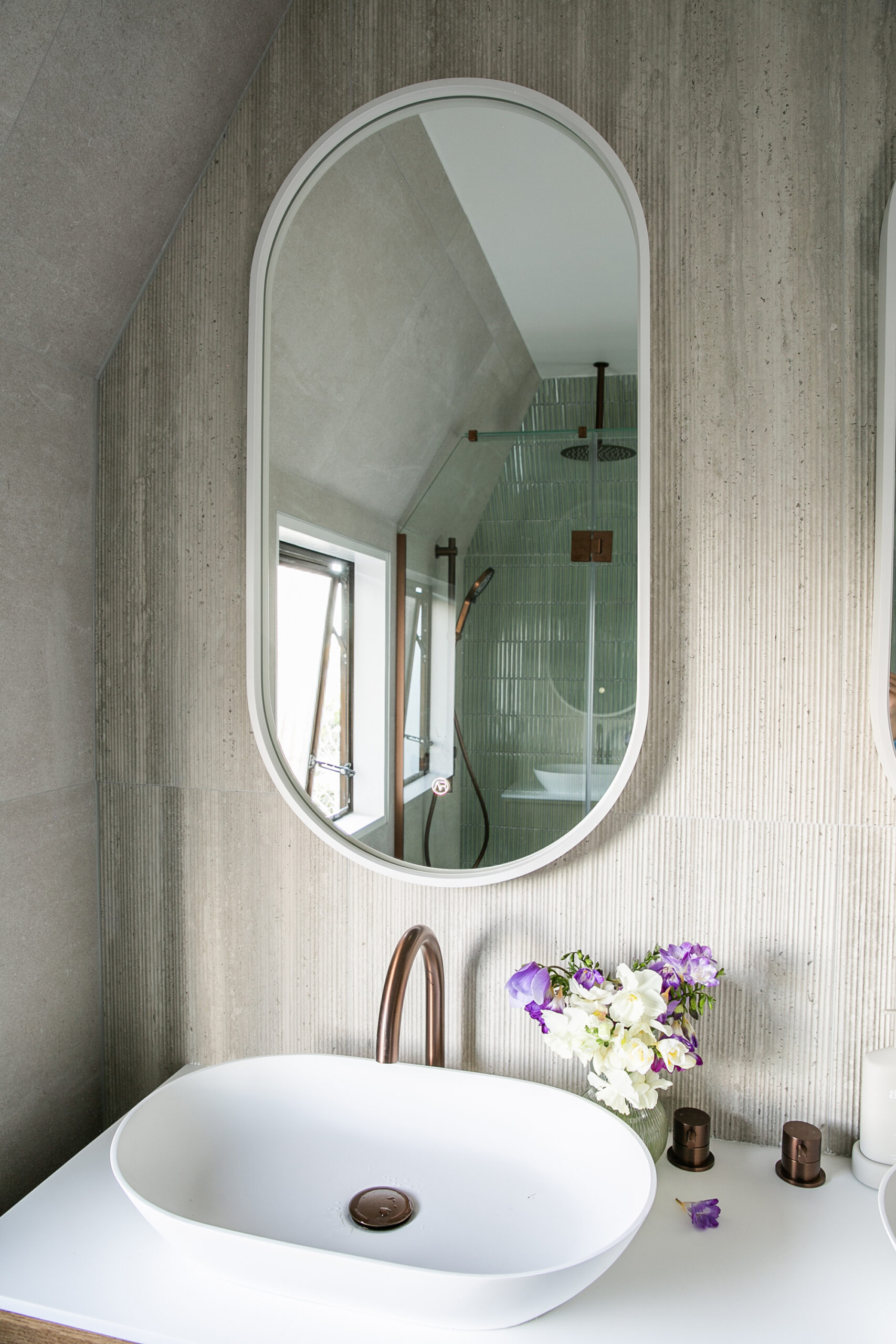 ARUVO™ HALO Framed Oval Mirror w/ LED Light & Demister | Matte White - Image 6