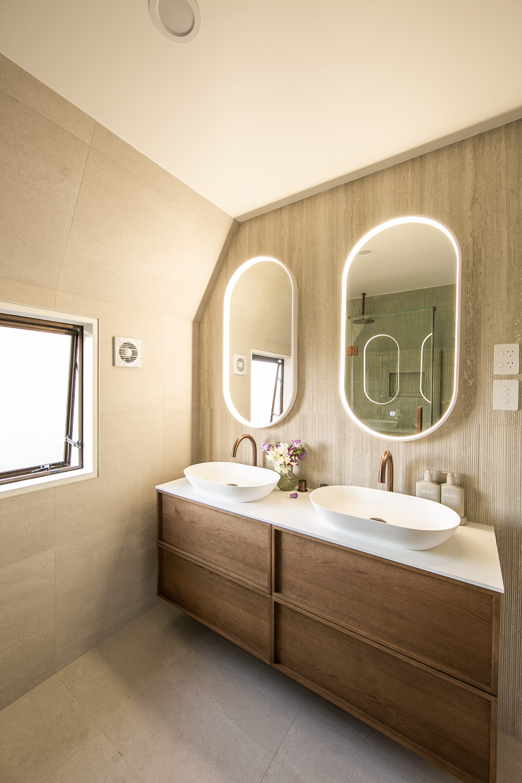 ARUVO™ HALO Framed Oval Mirror w/ LED Light & Demister | Matte White - Image 7