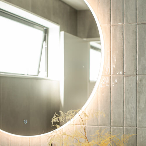 ARUVO® ILLLUMINA Acrylic Diffused Round Mirror w/ LED Light & Demister | 850mm